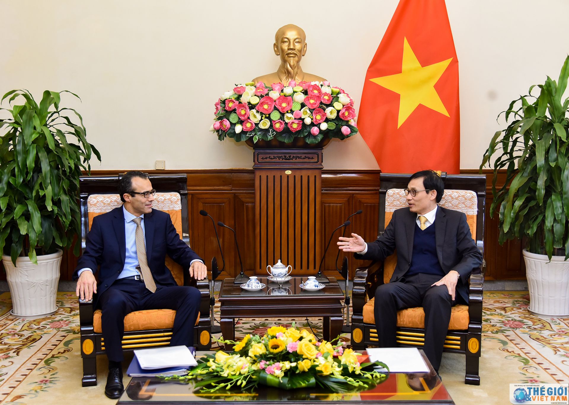 thu truong ngoai giao le hoai trung tiep tro ly tong thu ky lien hop quoc