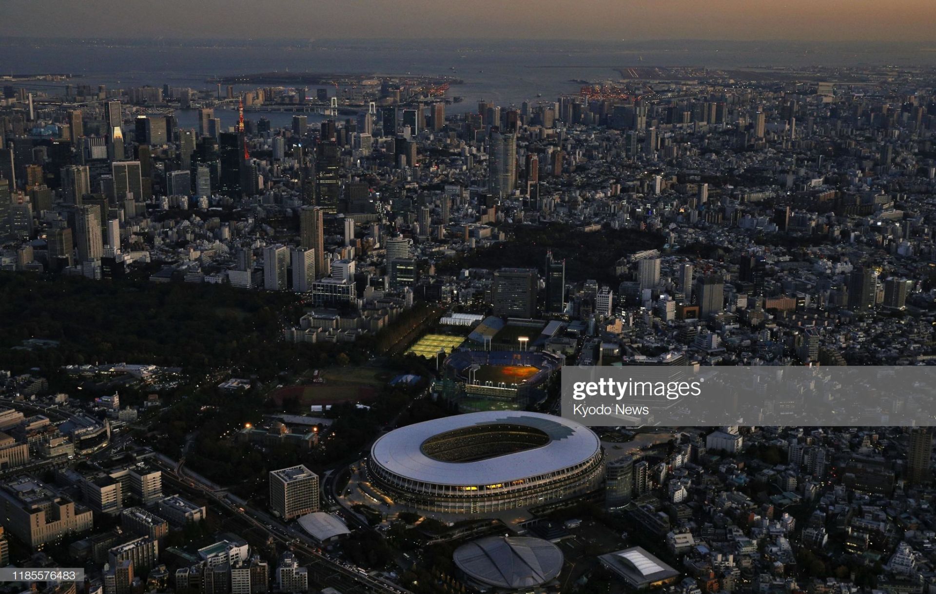 ben trong san van dong olympic 2020 cua nhat ban co gi doc dao