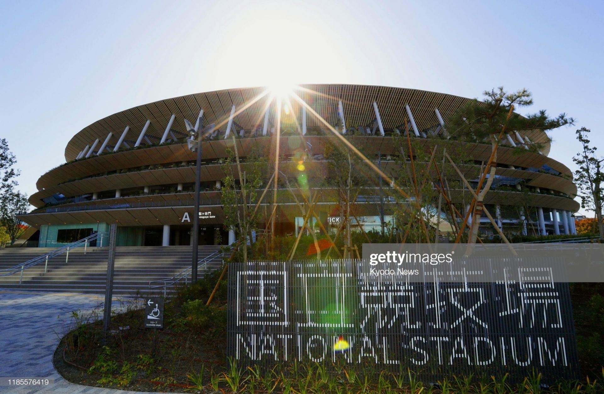 ben trong san van dong olympic 2020 cua nhat ban co gi doc dao