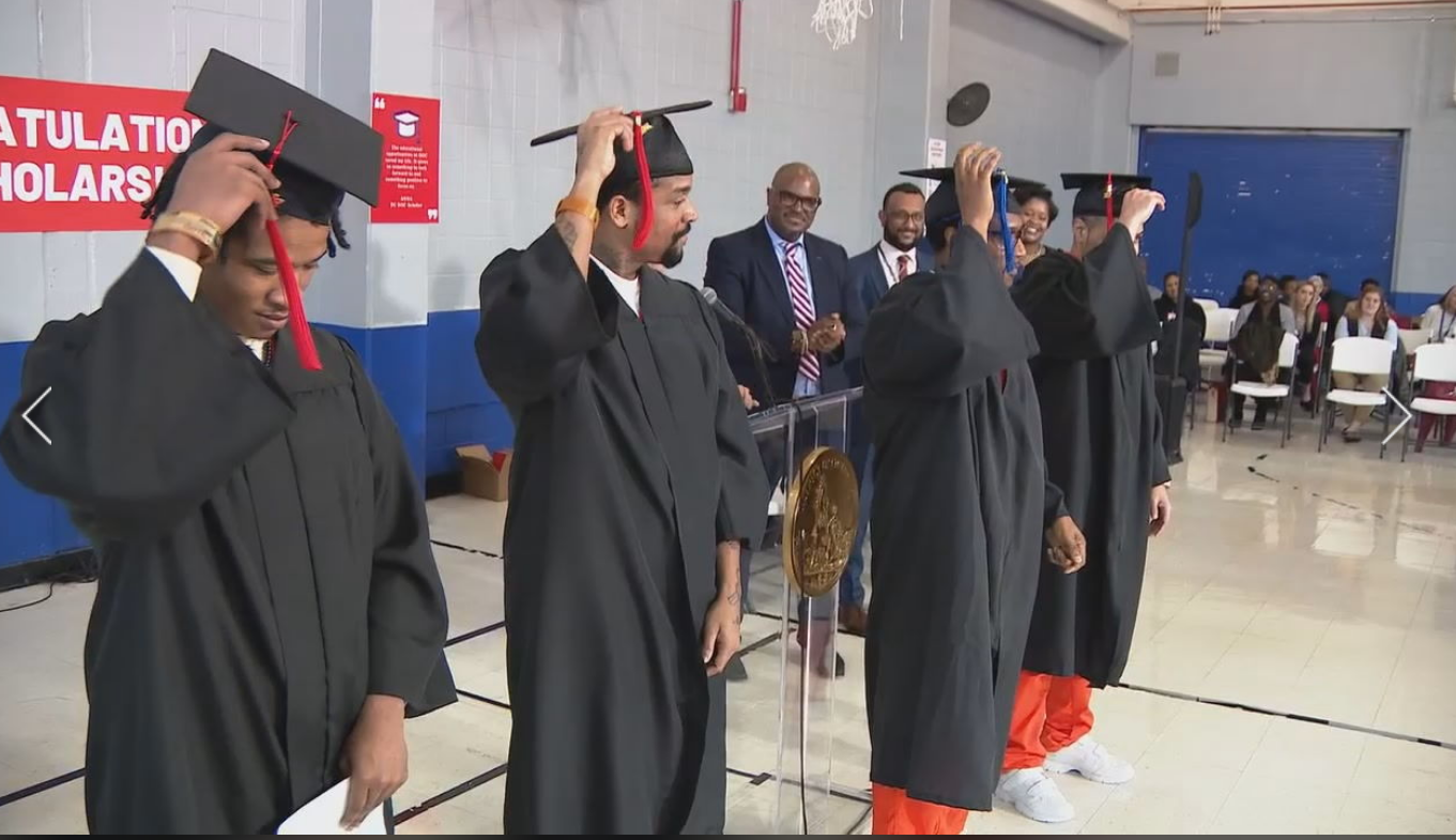 mot nha tu o my to chuc le tot nghiep sau song sat cho cac tu nhan