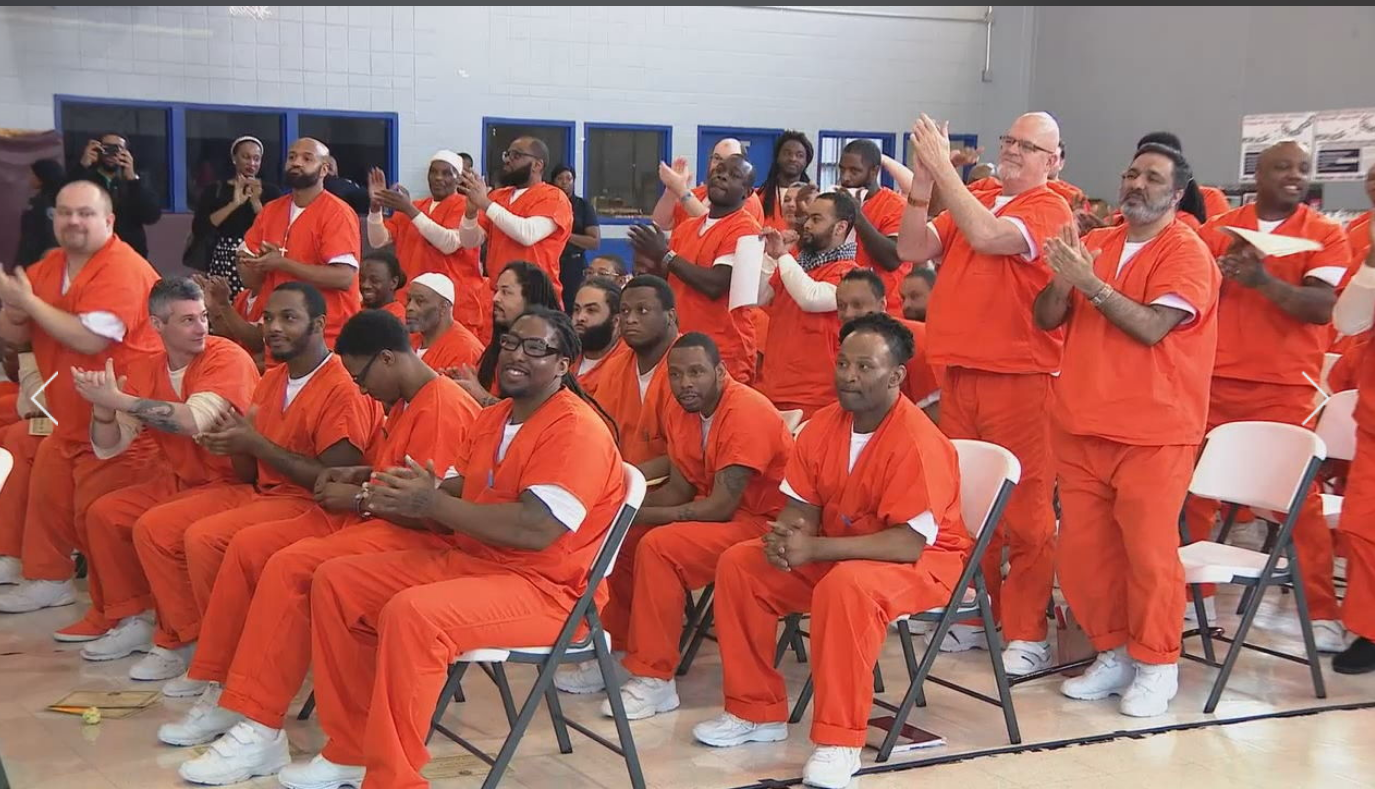 mot nha tu o my to chuc le tot nghiep sau song sat cho cac tu nhan