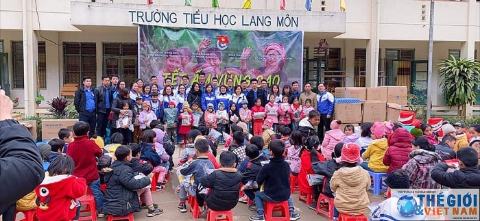 Hơn 140 triệu đồng được trao tặng cho các hoàn cảnh khó khăn tại Cao Bằng hon 140 trieu dong duoc trao tang cho cac hoan canh kho khan tai cao bang