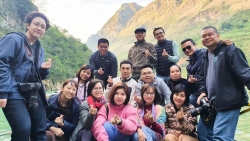 Đoàn phóng viên báo chí nước ngoài thăm Cao nguyên đá Đồng Văn