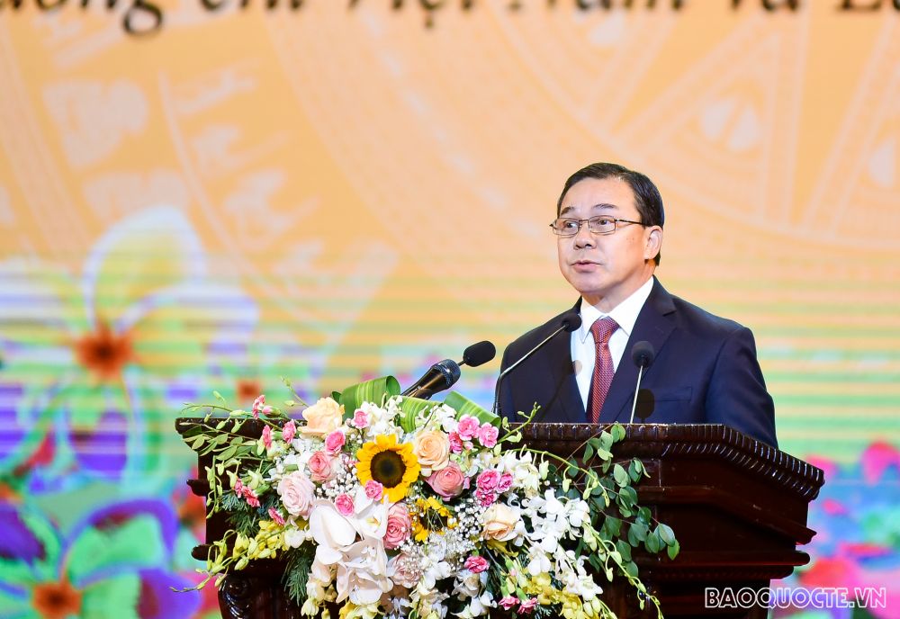 Đại sứ Sengphet Houngboungnuang khẳng định quan hệ hữu nghị vĩ đại, đoàn kết đặc biệt và hợp tác toàn diện giữa Lào và Việt Nam là tài sản vô giá của hai dân tộc