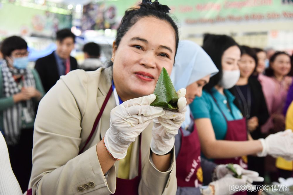 Liên hoan Ẩm thực Quốc tế 2020 quy tụ nhiều món ngon từ khắp các nước và tỉnh thành Việt Nam Liên hoan Ẩm thực Quốc tế 2020 quy tụ nhiều món ngon từ khắp các nước và tỉnh thành Việt Nam