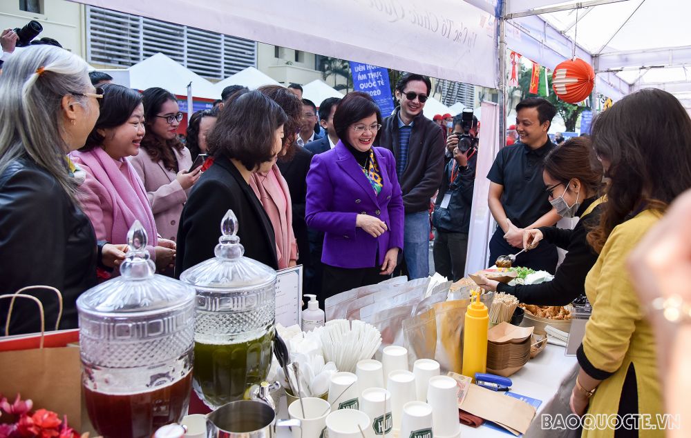 Liên hoan Ẩm thực Quốc tế 2020 quy tụ nhiều món ngon từ khắp các nước và tỉnh thành Việt Nam Liên hoan Ẩm thực Quốc tế 2020 quy tụ nhiều món ngon từ khắp các nước và tỉnh thành Việt Nam