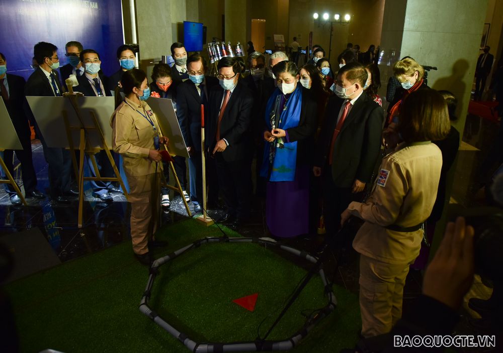 Triển lãm Phụ nữ Việt Nam chung tay vì sự an toàn trên những đất Việt