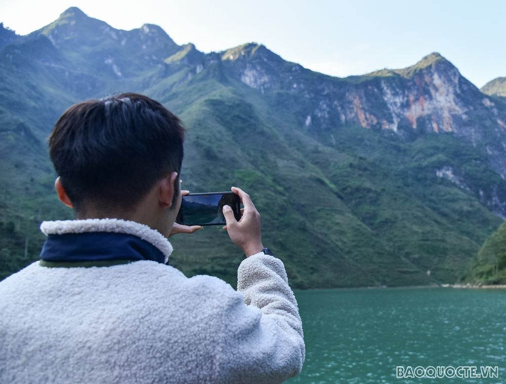 Đi thuyền trên sông Nho Quế ngắm tuyệt tác thiên nhiên