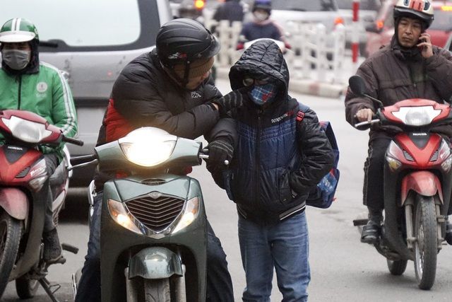 Sai lầm của bố mẹ khi trời lạnh 11-14 độ C khiến trẻ càng dễ mắc bệnh Sai lầm của bố mẹ khi trời lạnh khiến trẻ nhỏ càng dễ mắc bệnh