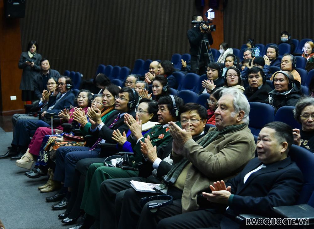 Nhà ngoại giao lão thành Võ Văn Sung và cuốn sách Chiến dịch Hồ Chí Minh giữa lòng Paris