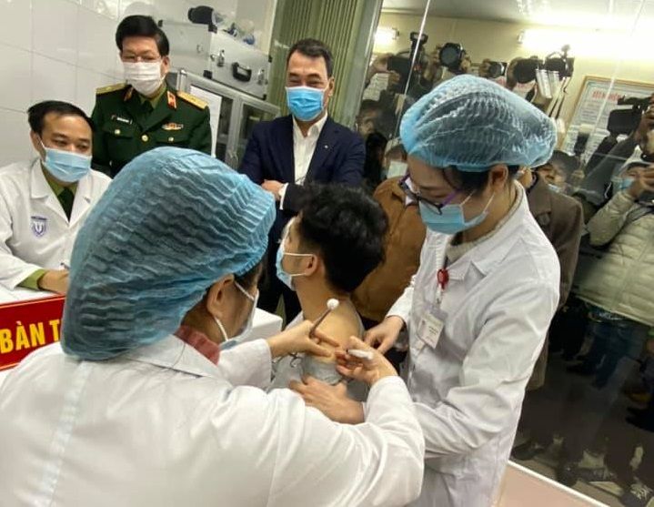 Sau 72 giờ tiêm thử nghiệm vaccine Covid-19 Nanocovax, sức khỏe tình nguyện viên ra sao?