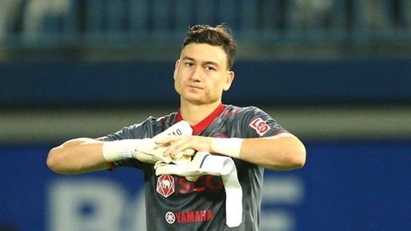 tuong lai dang van lam mo mit sau tuyen bo cua hlv muangthong united