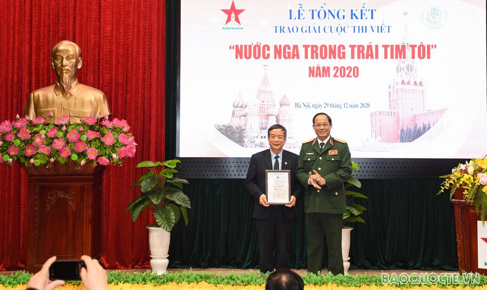 Giải Nhất được trao cho tác phẩm 16 tác phẩm xuất sắc của Cuộc thi viết 'Nước Nga trong trái tim tôi' năm 2020