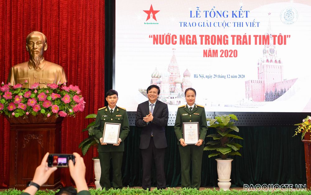 2 giải nhì thuộc về các tác giả Quách Đình Hợi với loạt bài 2 kỳ 16 tác phẩm xuất sắc của Cuộc thi viết 'Nước Nga trong trái tim tôi' năm 2020