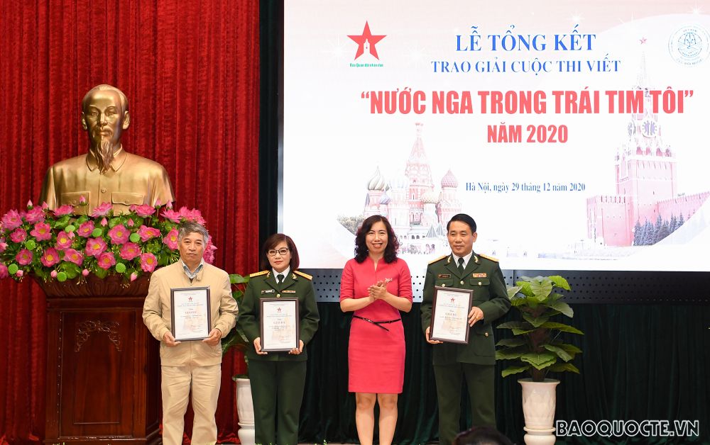 3 giải ba được trao cho tác phẩm 16 tác phẩm xuất sắc của Cuộc thi viết 'Nước Nga trong trái tim tôi' năm 2020
