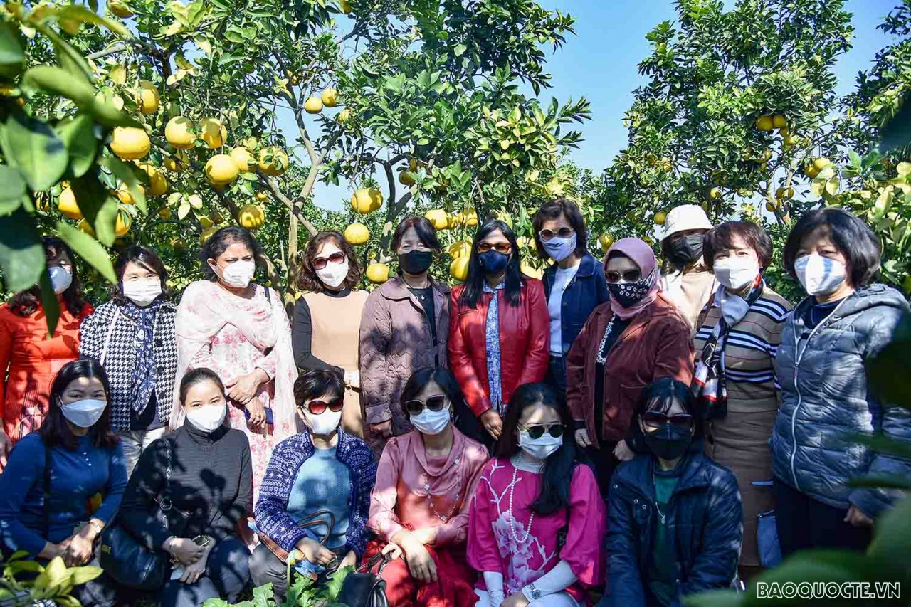 Nhóm AWCH thăm và tìm hiểu về sản vật địa phương tại tỉnh Bắc Giang