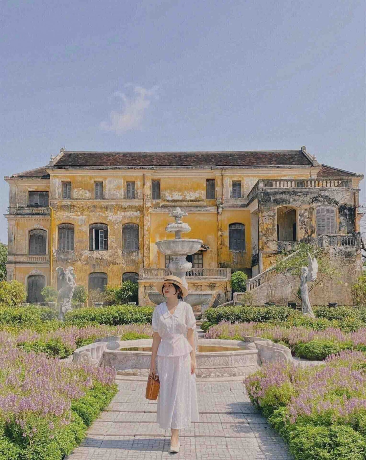 Nghỉ Tết Dương lịch 2022, ghé Huế chụp ảnh đẹp mê ly, ăn món ngon giá rẻ 'giật mình'