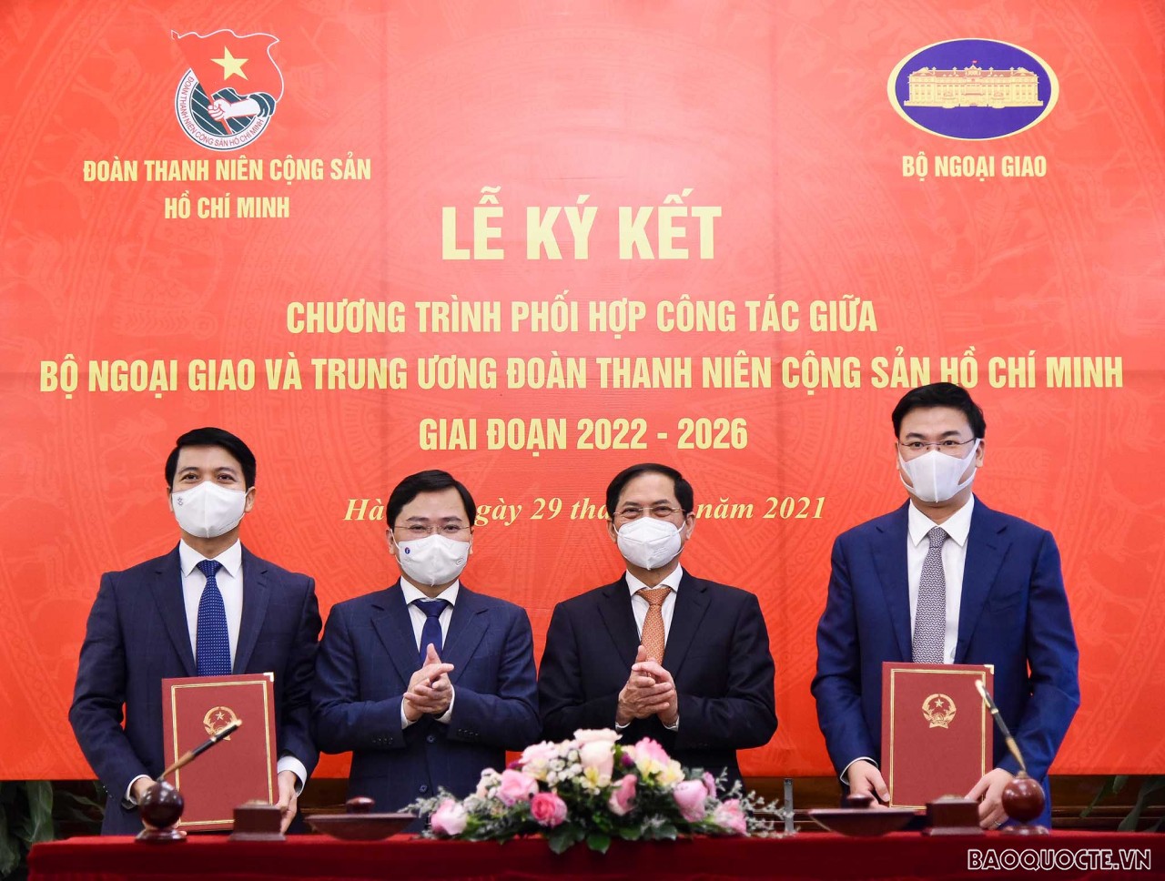 Bộ Ngoại giao và Trung ương Đoàn TNCS Hồ Chí Minh ký kết chương trình phối hợp công tác