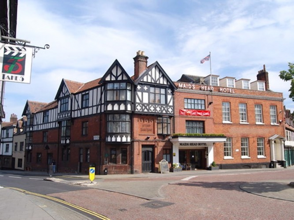 diem danh nhung khach san lau doi nhat tren the gioi