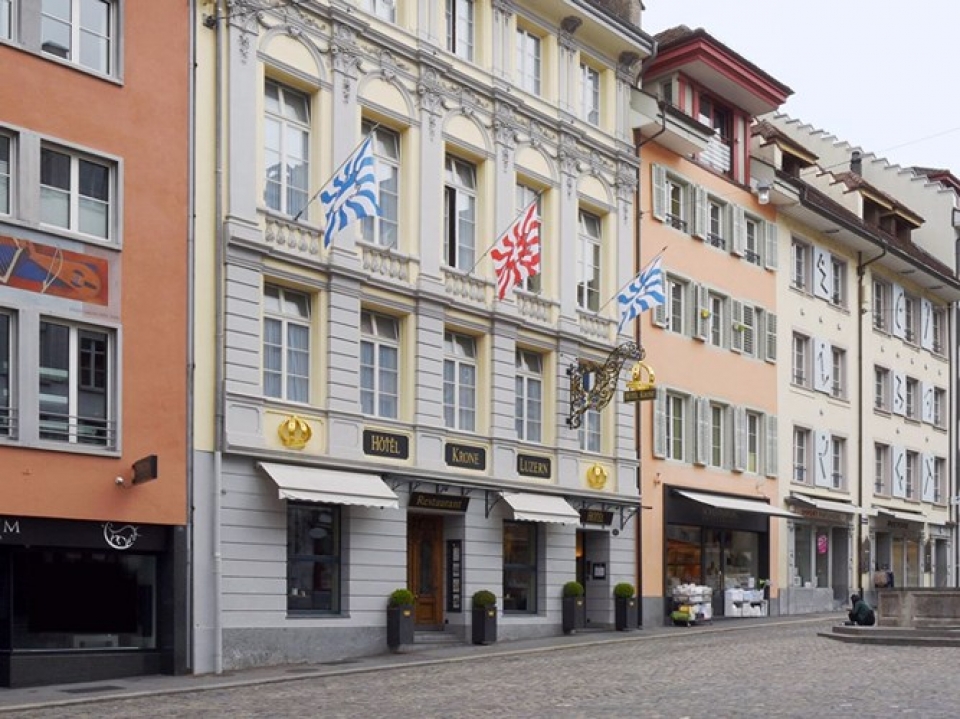 diem danh nhung khach san lau doi nhat tren the gioi