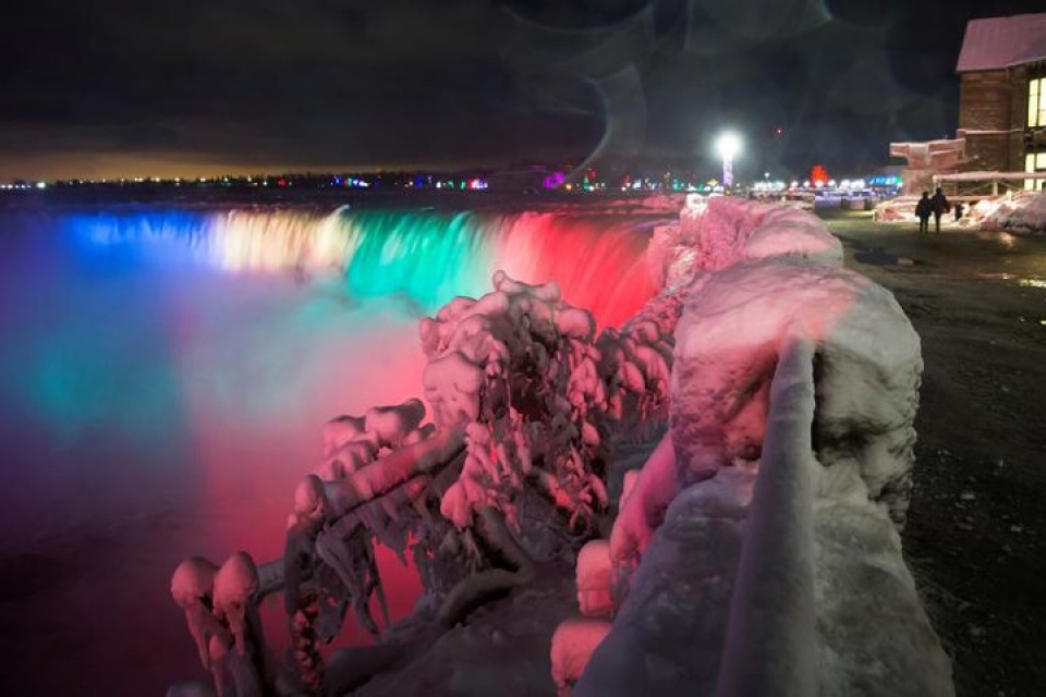 Mùa Đông kỳ vỹ ở Thác Niagara mua dong ky vy o thac niagara
