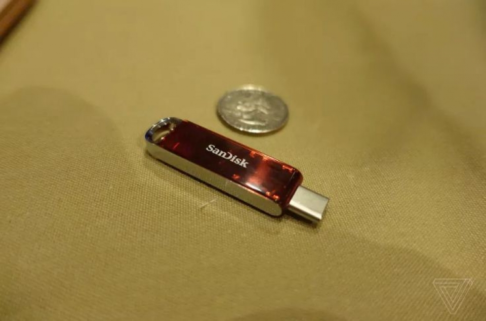 sandisk trinh lang usb 1tb kich co nho nhat the gioi