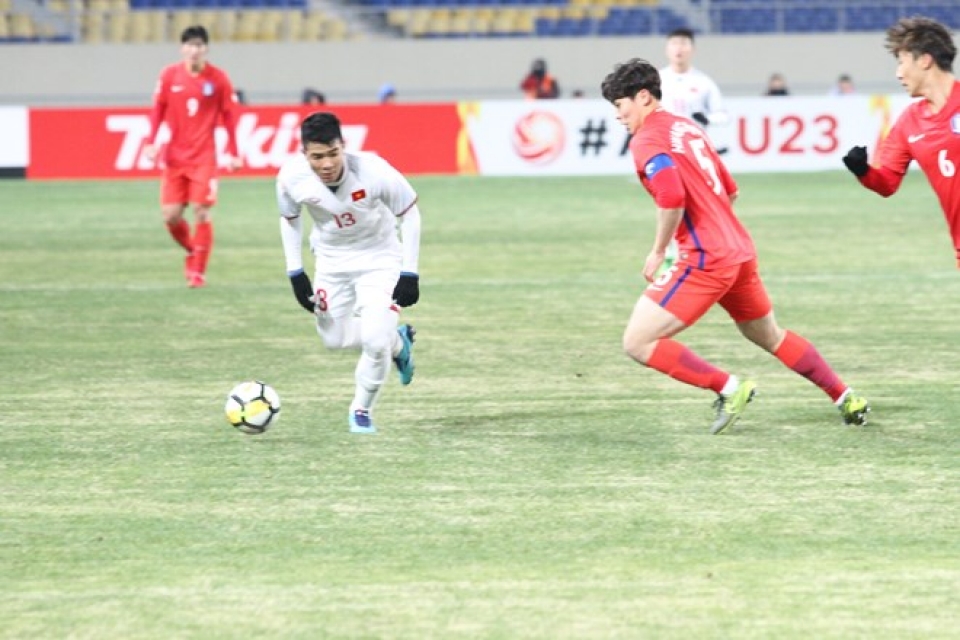 Cổ động viên tiếp sức cho U23 Việt Nam bất chấp cái lạnh thấu xương co dong vien tiep suc cho u23 viet nam bat chap cai lanh thau xuong