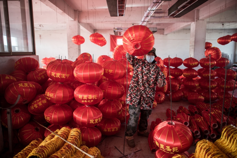 lang den long trung quoc tat bat chuan bi tet