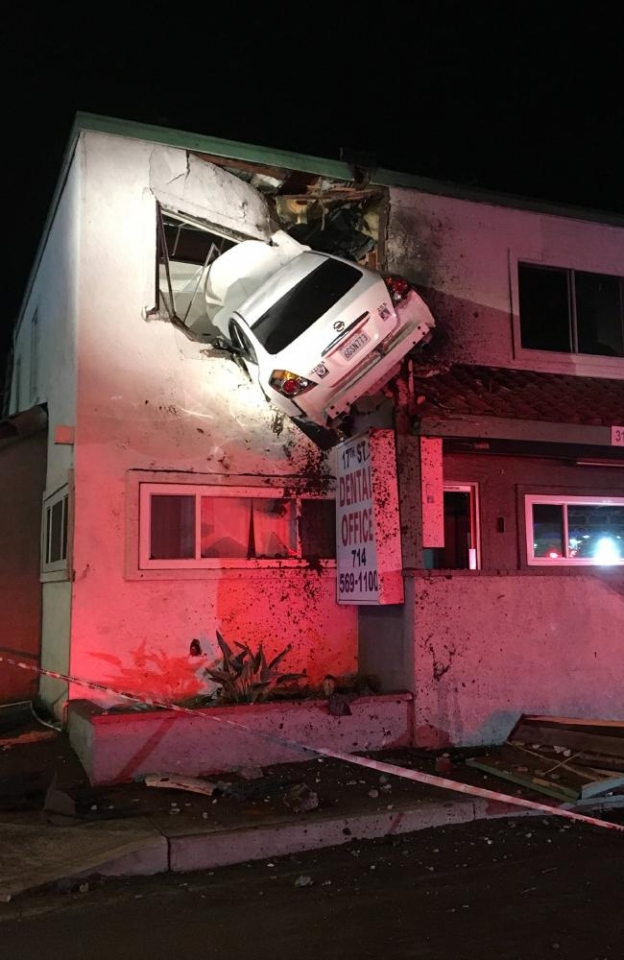 o to bay dam xuyen tuong toa nha