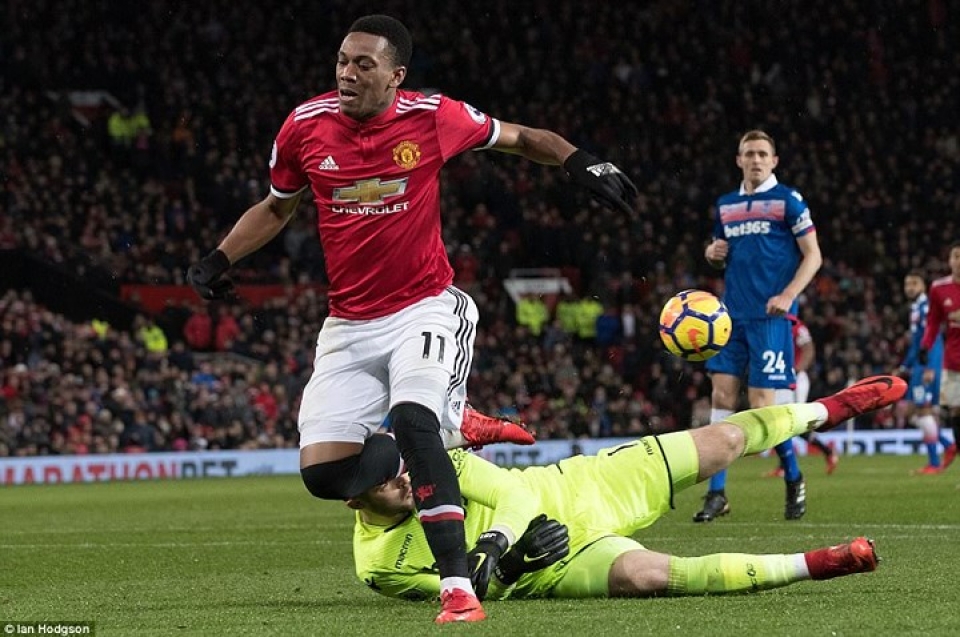 mu 3 0 stoke quy do se cuu roi mot mua giai nham chan