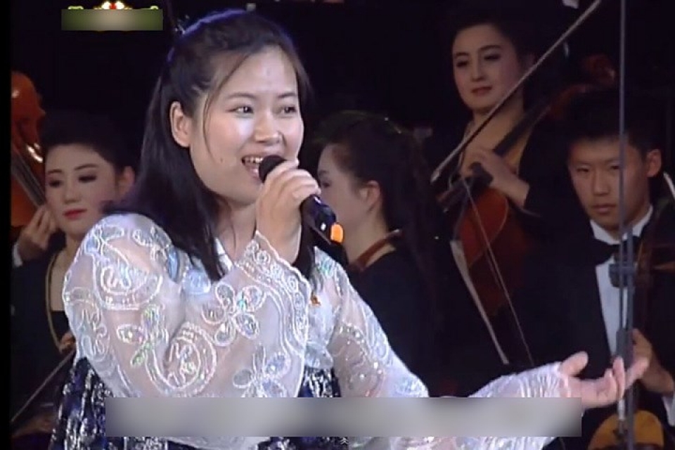 nu ca si trieu tien xinh dep va quyen luc co mat o ban mon diem