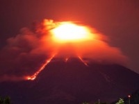 philippines hang chuc nghin nguoi phai so tan vi nui lua mayon phun trao