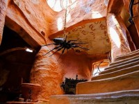 hinh anh ngoi nha doc dao duoc xay dung tu 15000 chai nhua