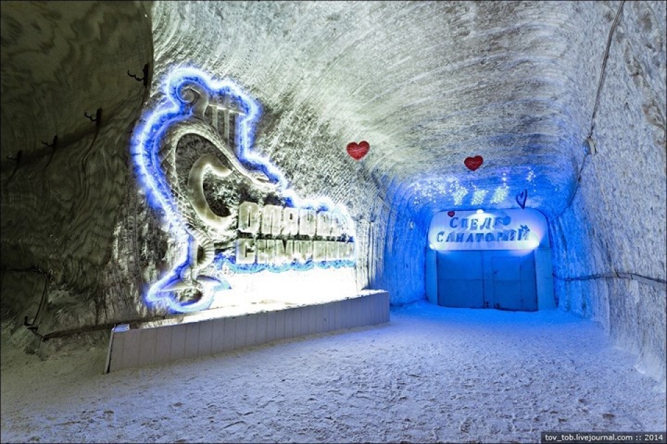 mo muoi 250 trieu nam duoi day bien dep lung linh