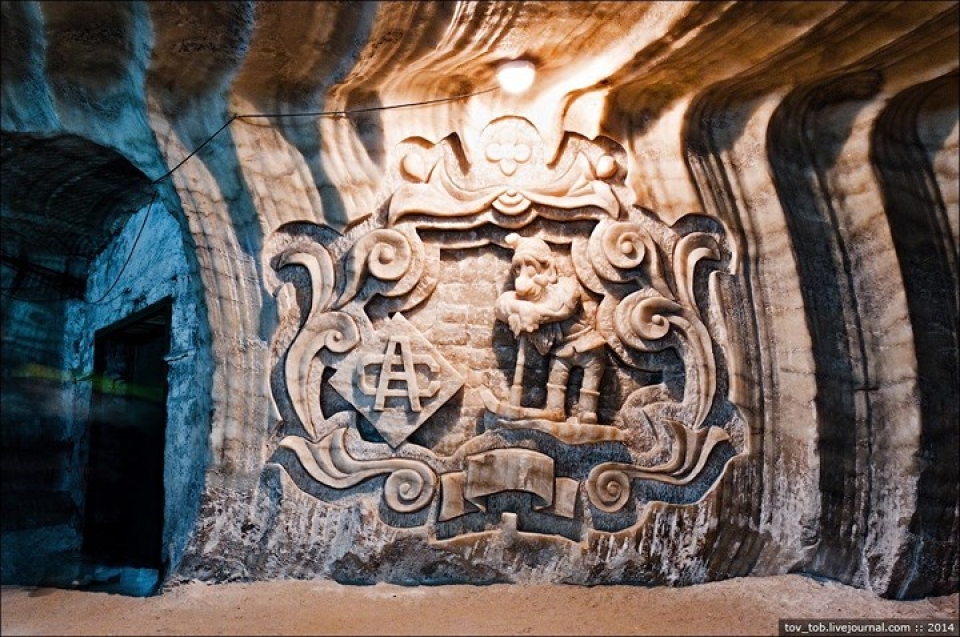 mo muoi 250 trieu nam duoi day bien dep lung linh