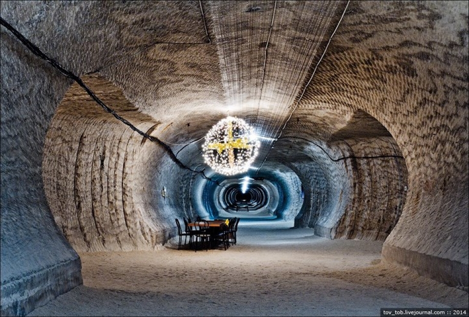 mo muoi 250 trieu nam duoi day bien dep lung linh