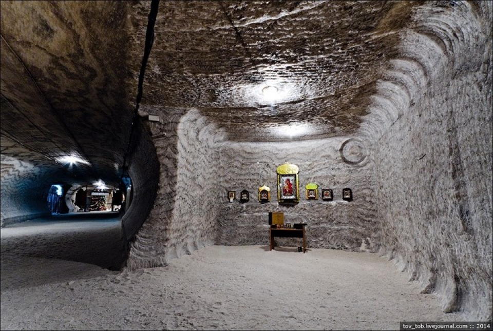 mo muoi 250 trieu nam duoi day bien dep lung linh