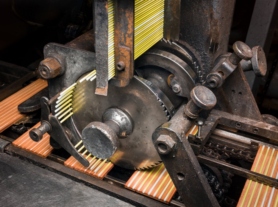 can canh quy trinh san xuat but chi tai my