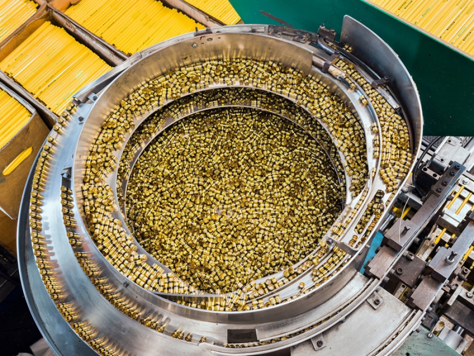 can canh quy trinh san xuat but chi tai my