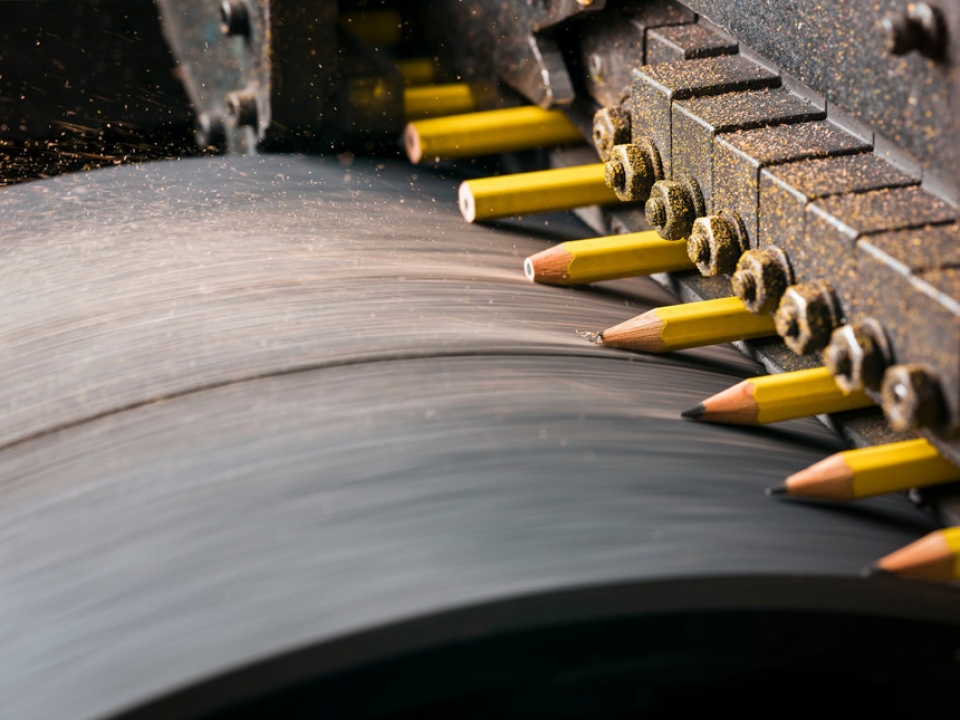 can canh quy trinh san xuat but chi tai my