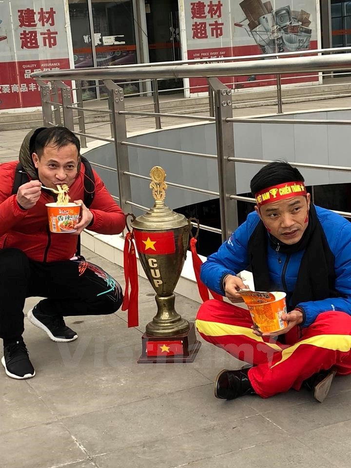 cdv hao huc di co vu cho u23 viet nam trong tran ban ket lich su