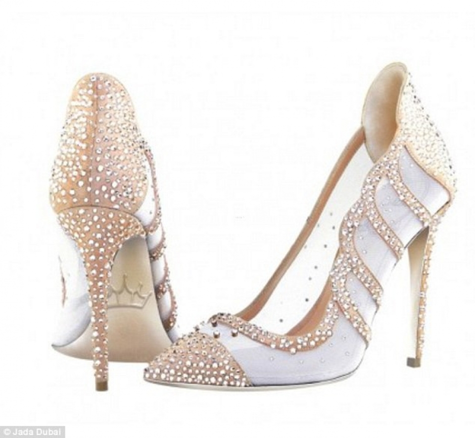 chiem nguong nhung doi giay lam tu vang va kim cuong