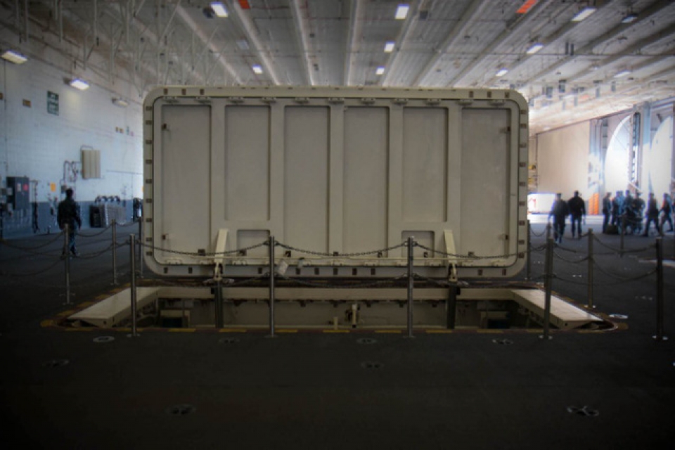 choang ngop tau san bay lon nhat the gioi cua my