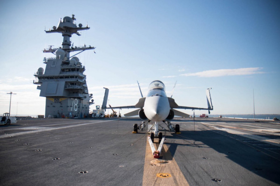 choang ngop tau san bay lon nhat the gioi cua my