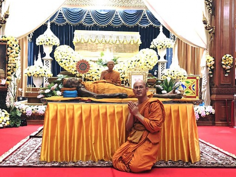 Thái Lan: Kinh ngạc "thi thể mỉm cười" của vị sư đã qua đời 2 tháng