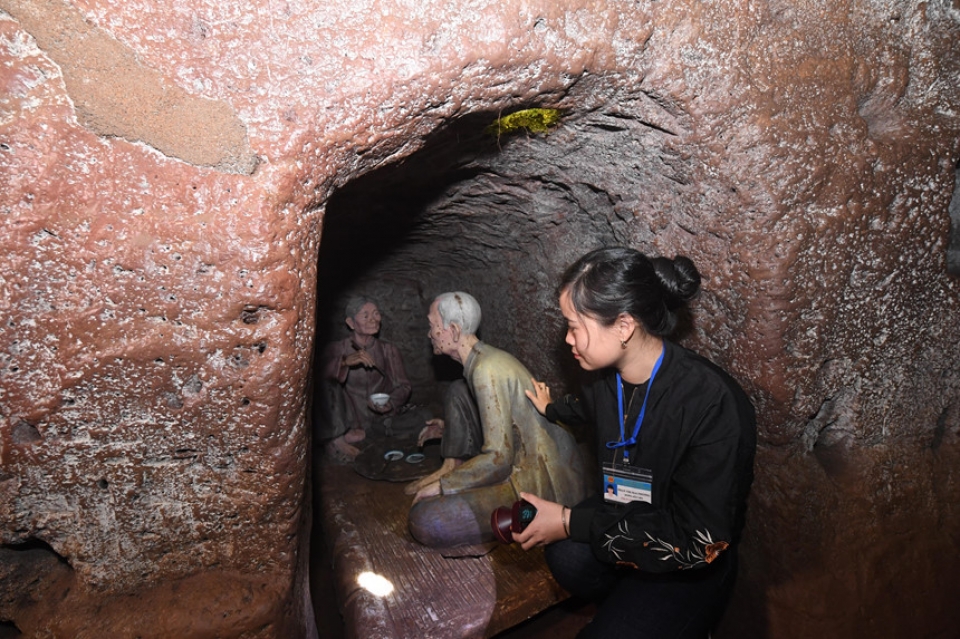 hang tin afp an tuong voi dia dao vinh moc cua viet nam