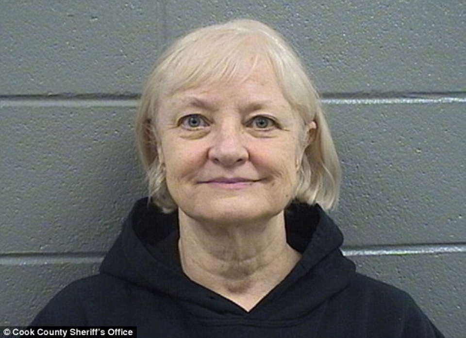 my bat giu ke khong ho chieu ve van bay chui trot lot 10 lan