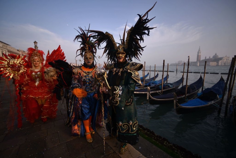 che thân giấu phận tại lễ hội venice carnival phù phiếm trứ danh