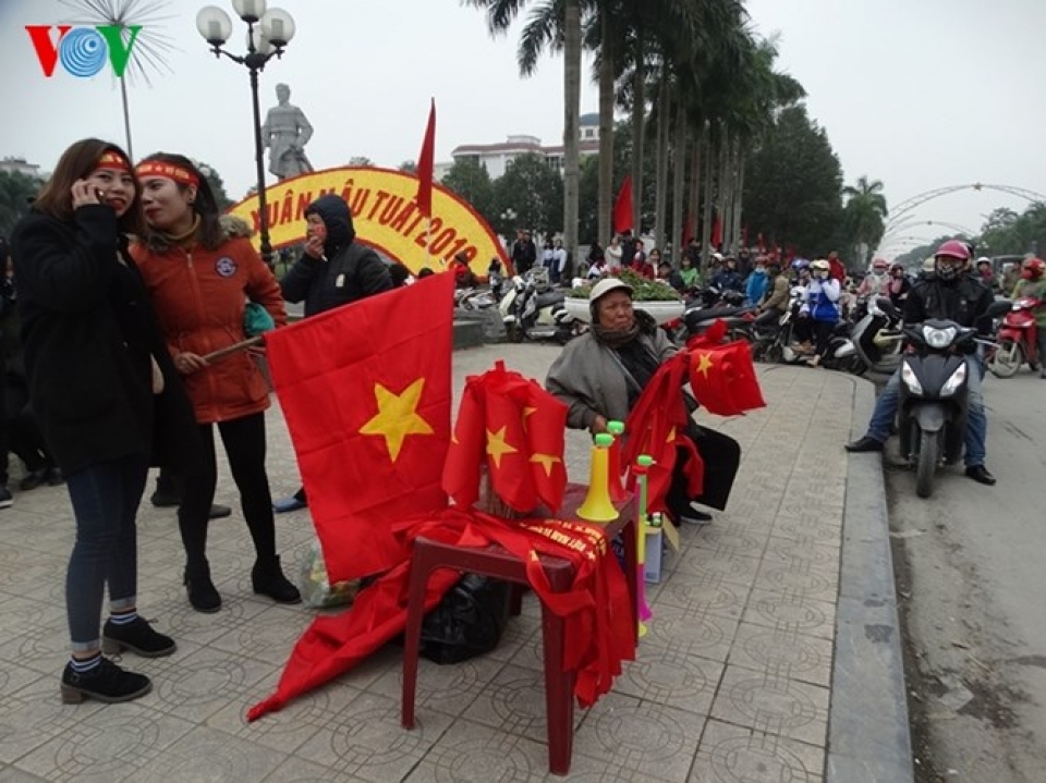 ve thanh hoa bui tien dung nhan ngay tien thuong khung