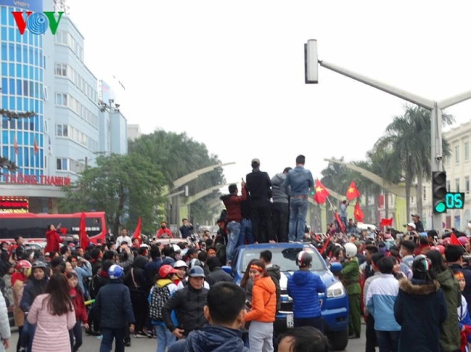 ve thanh hoa bui tien dung nhan ngay tien thuong khung